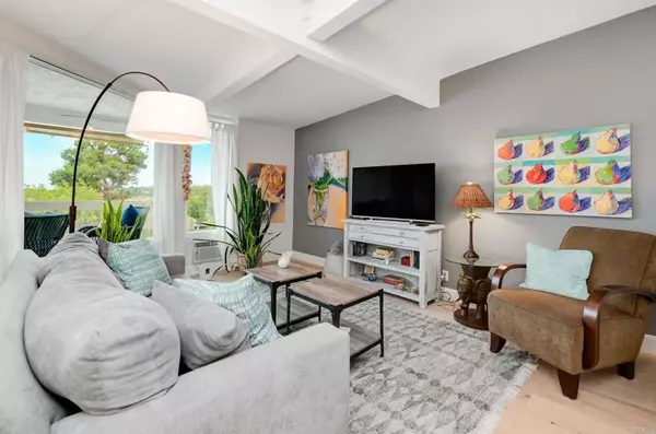 Carlsbad, CA 92009,2323 Caringa Way #16