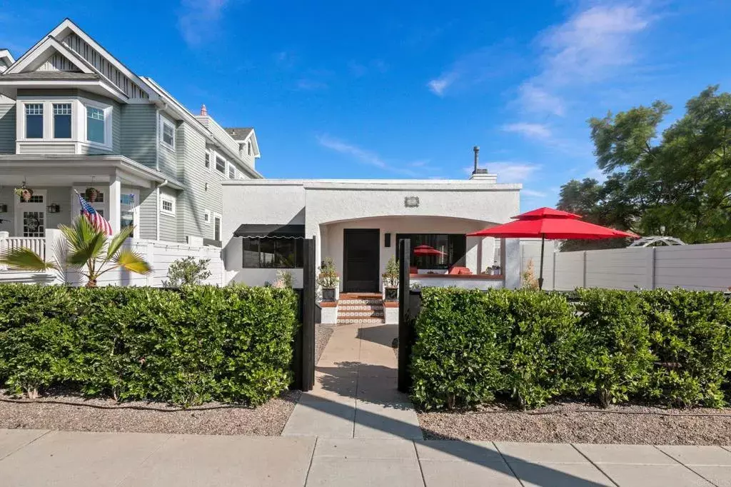 Coronado, CA 92118,853 C Avenue