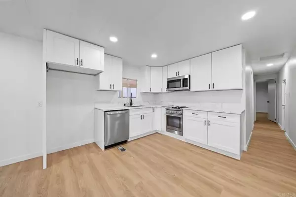 San Diego, CA 92117,6460 Convoy #59