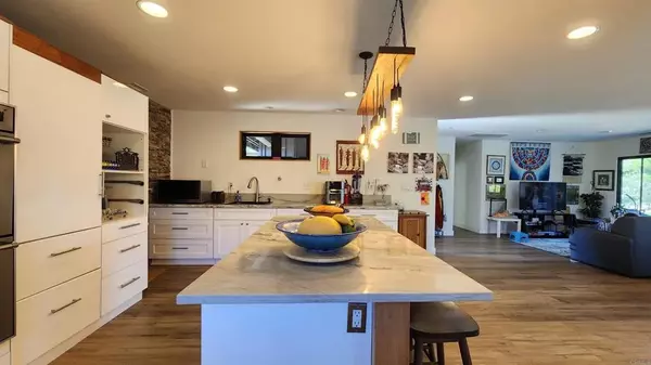 San Diego, CA 92122,5855 Ithaca Place
