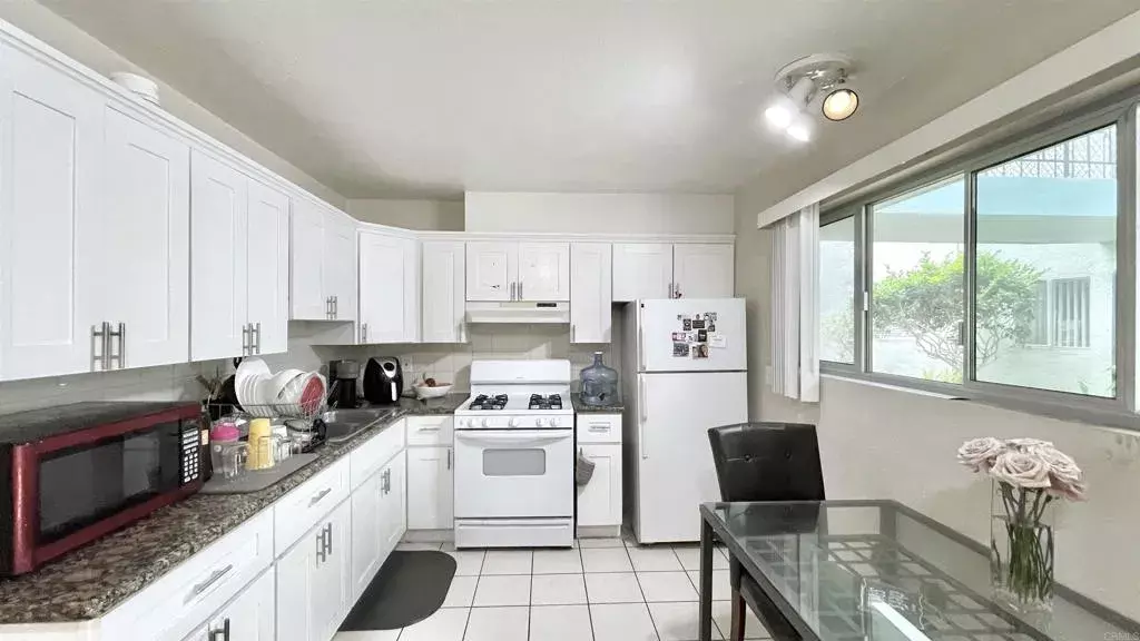 San Diego, CA 92117,4875 Cole St #46