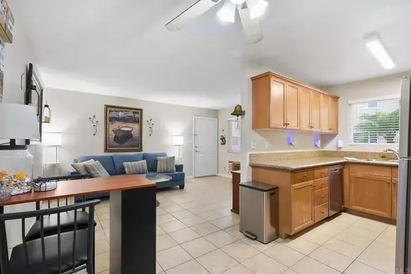 San Diego, CA 92117,6602 Beadnell Way #13