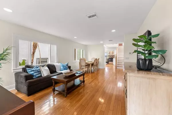 San Diego, CA 92107,4522 Brighton Avenue