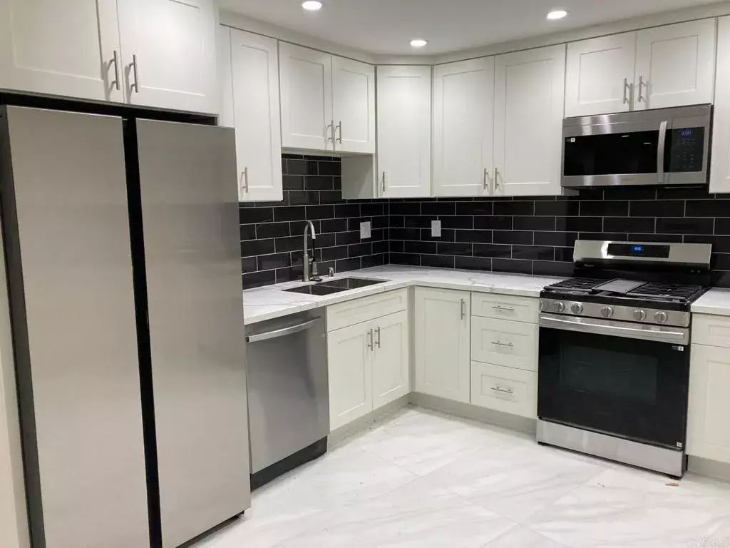 Carlsbad, CA 92008,4566 Cove Drive #B