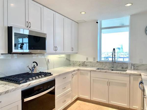 San Diego, CA 92101,850 Beech Street #1901