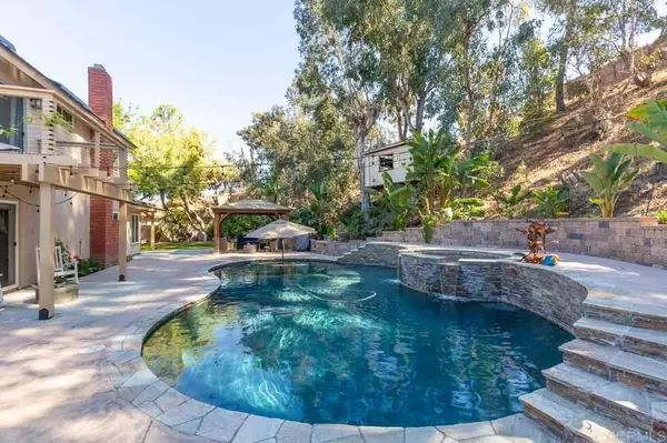 11061 Crystal Springs Rd, Santee, CA 92071