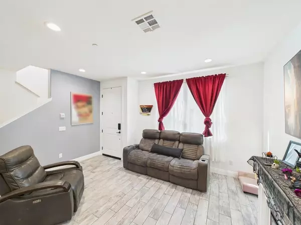 Chula Vista, CA 91913,1922 Corte Zafiro #136