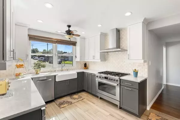 San Diego, CA 92115,3885 Demus St