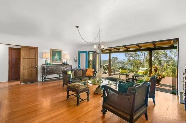 San Diego, CA 92116,5036 Litchfield Road