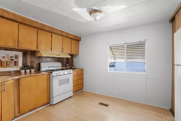 El Cajon, CA 92021,998 East Main #50