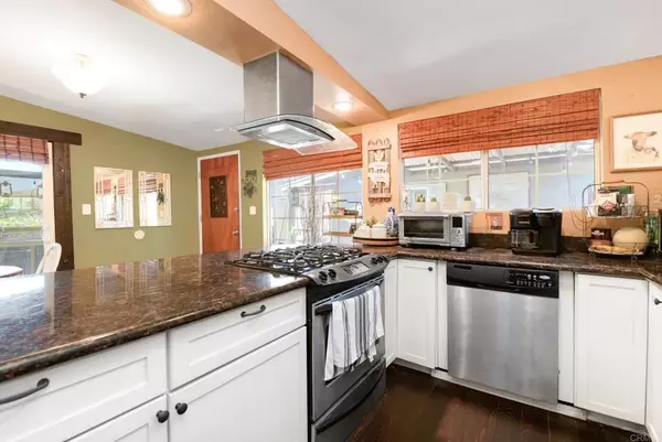 San Diego, CA 92117,4666 Shoshoni Avenue