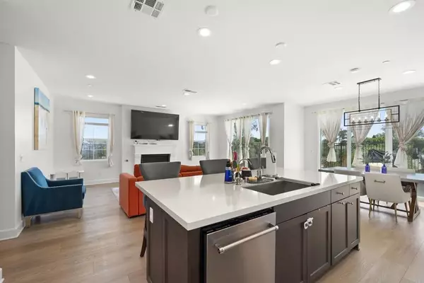 Bonita, CA 91902,8304 The Grant Place