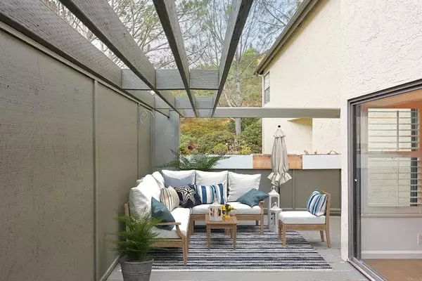 San Diego, CA 92111,1222 River Glen Row #65