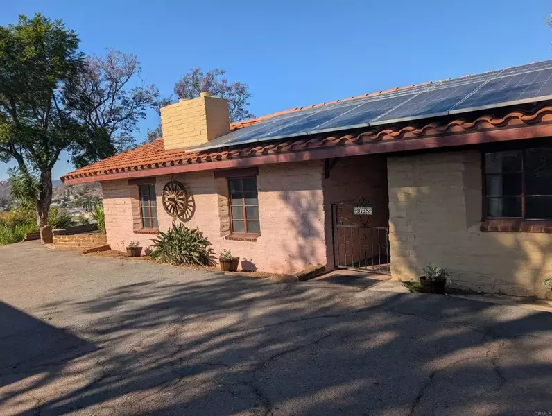 9738 Lakeview Road, Lakeside, CA 92040