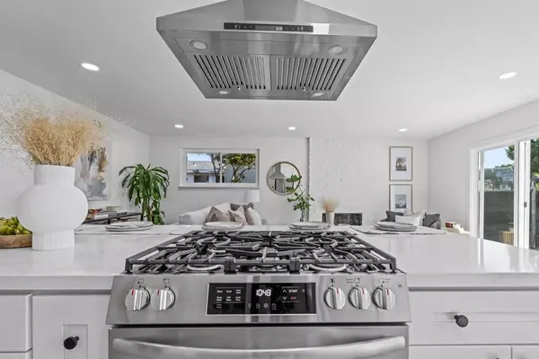 San Diego, CA 92111,7281 Arillo Street