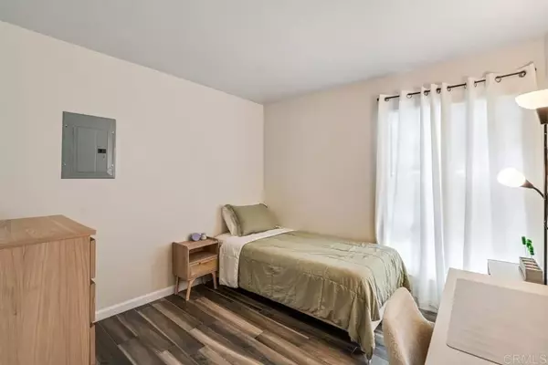 Escondido, CA 92027,2528 White Oak Place #5