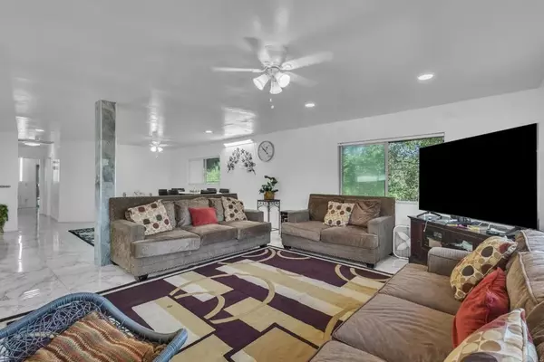 Lakeside, CA 92040,9518 Cypress St