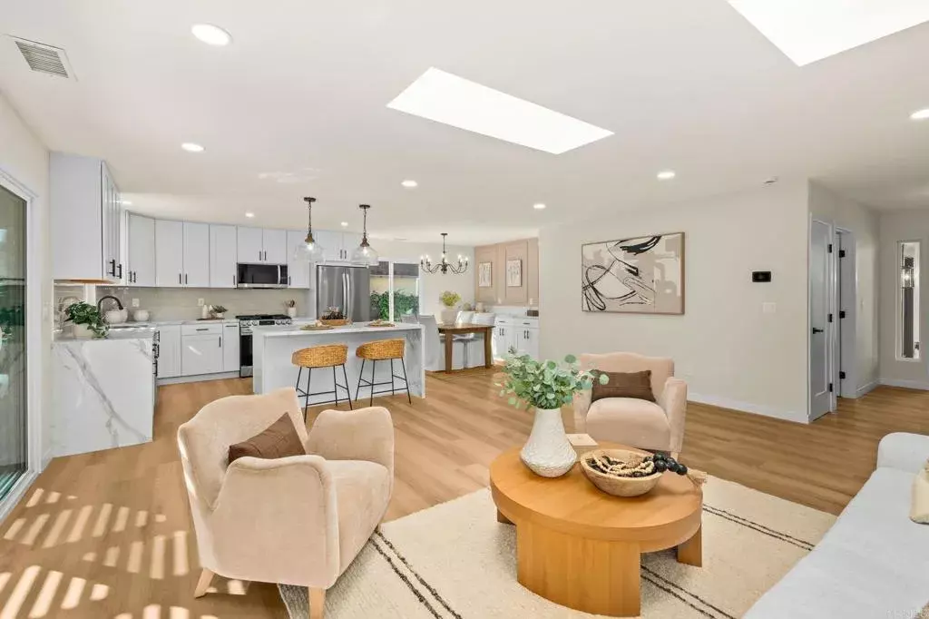 Poway, CA 92064,15103 Amso Street