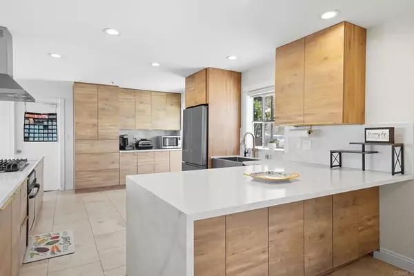 Bonita, CA 91902,305 Camino Del Cerro Grande