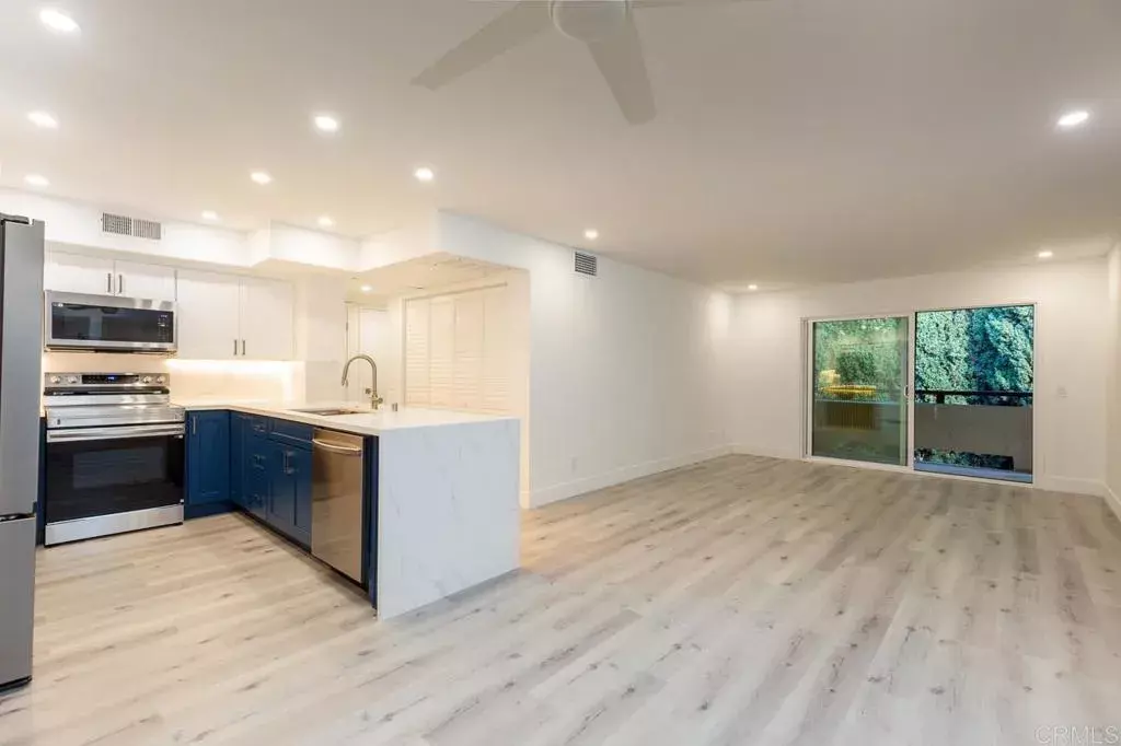 San Diego, CA 92115,5885 El Cajon Blvd #305