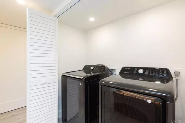 San Diego, CA 92115,5885 El Cajon Blvd #305