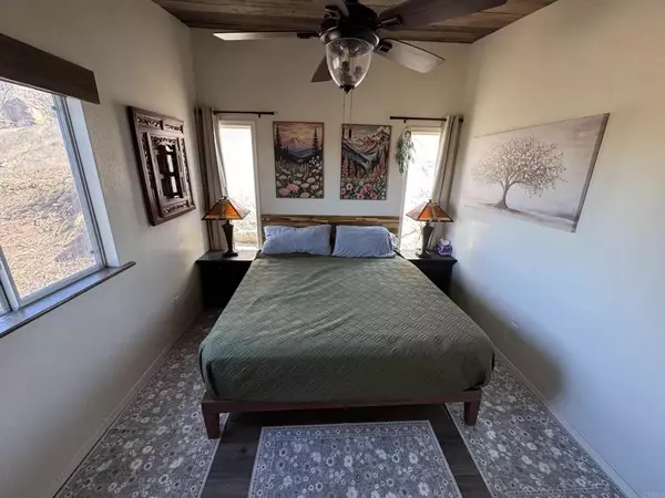 Fallbrook, CA 92028,2494 Lane