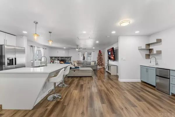 Corona, CA 92879,927 Cottonwood Court