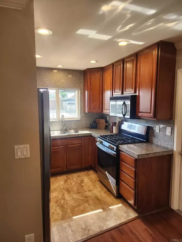 Santee, CA 92071,10036 Three Oaks Way