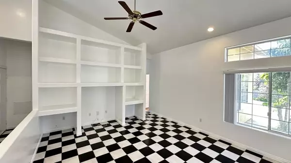 Bonita, CA 91902,6003 Bonita Meadows Lane