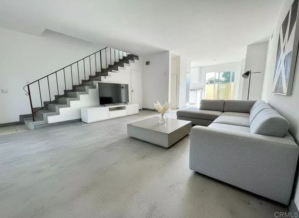 El Cajon, CA 92021,789 N Mollison #2