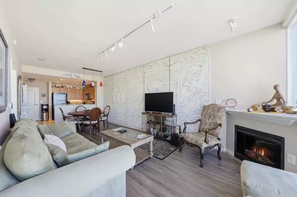 San Diego, CA 92101,300 W Beech Street #1706