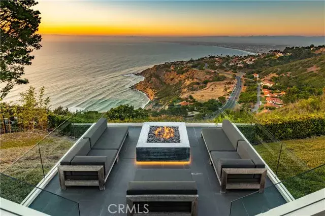 Palos Verdes Estates, CA 90274,968 Paseo La Cresta