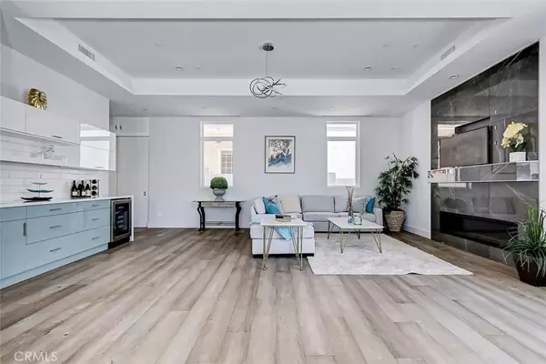 Redondo Beach, CA 90278,2321 Clark Lane #B