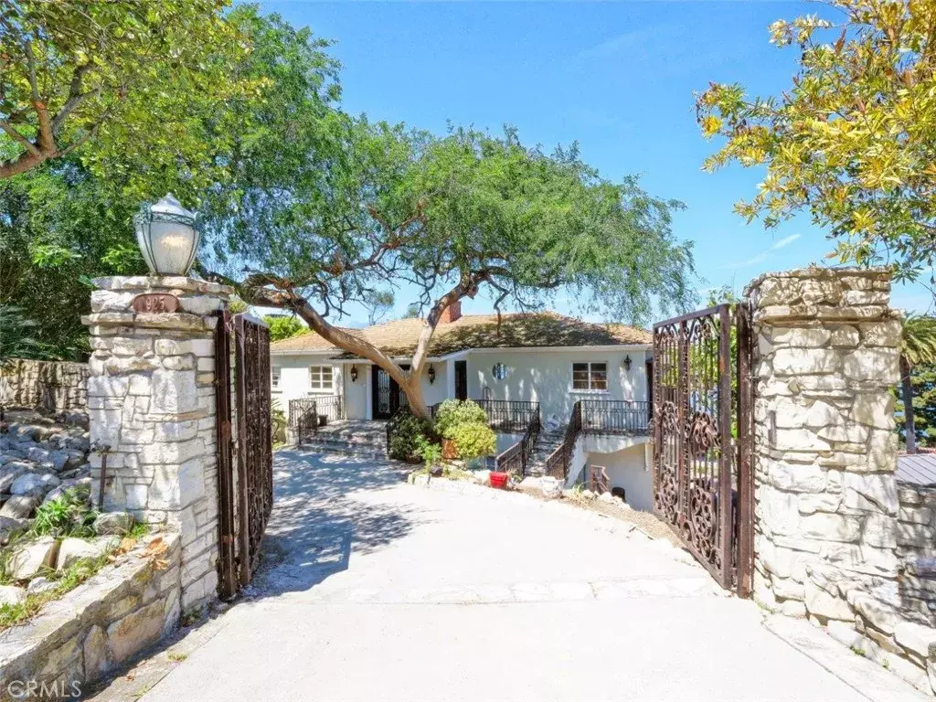 Palos Verdes Estates, CA 90274,925 Via Nogales