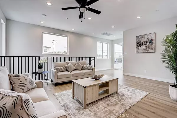 Lomita, CA 90717,26016 Oak Street #H