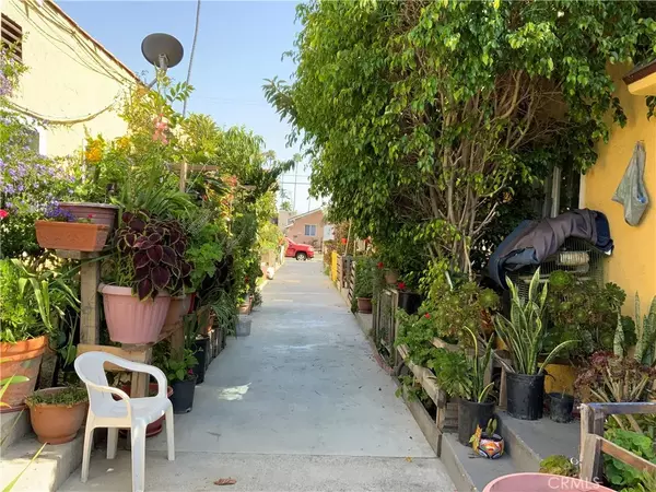 Wilmington, CA 90744,323 W Ross Place