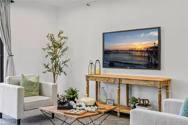 Redondo Beach, CA 90277,120 The Village #210