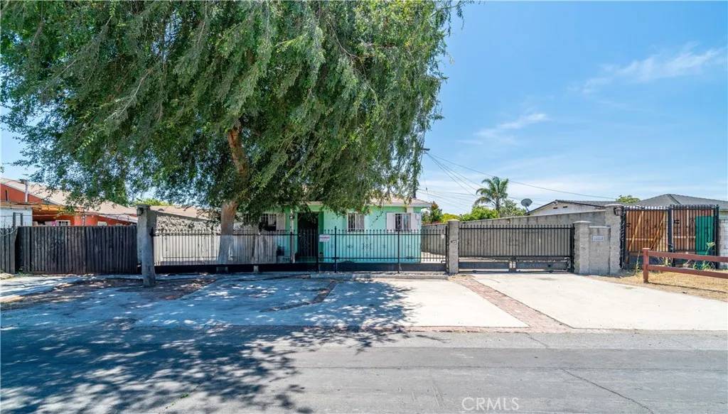 11860 Athens Way, Los Angeles, CA 90061