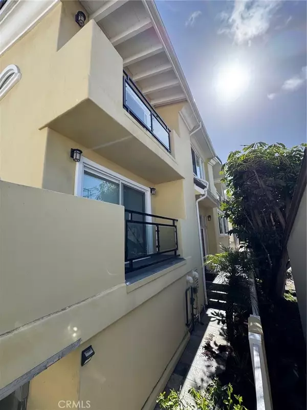 Redondo Beach, CA 90277,521 Avenue C #B