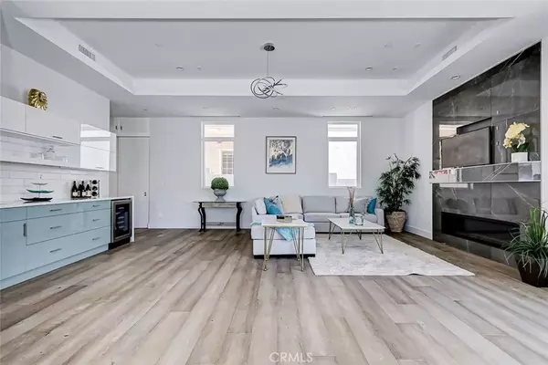 Redondo Beach, CA 90278,2321 Clark Lane #B