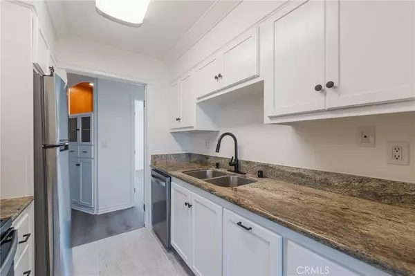 Redondo Beach, CA 90277,630 The Village #117