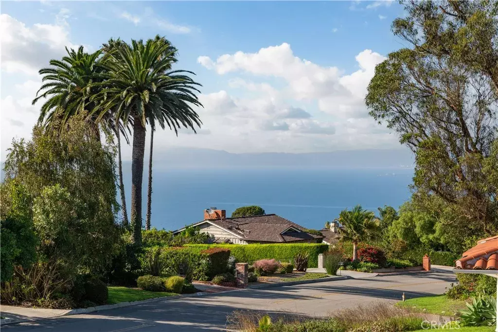 Palos Verdes Estates, CA 90274,1024 Via Nogales