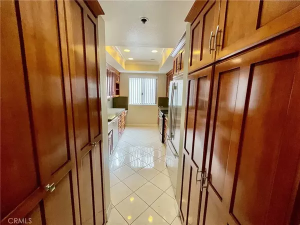 Redondo Beach, CA 90277,120 The Village #208