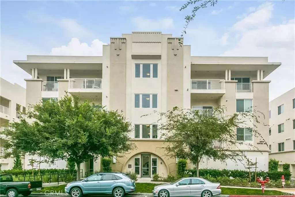 Hawthorne, CA 90250,5450 Strand #202