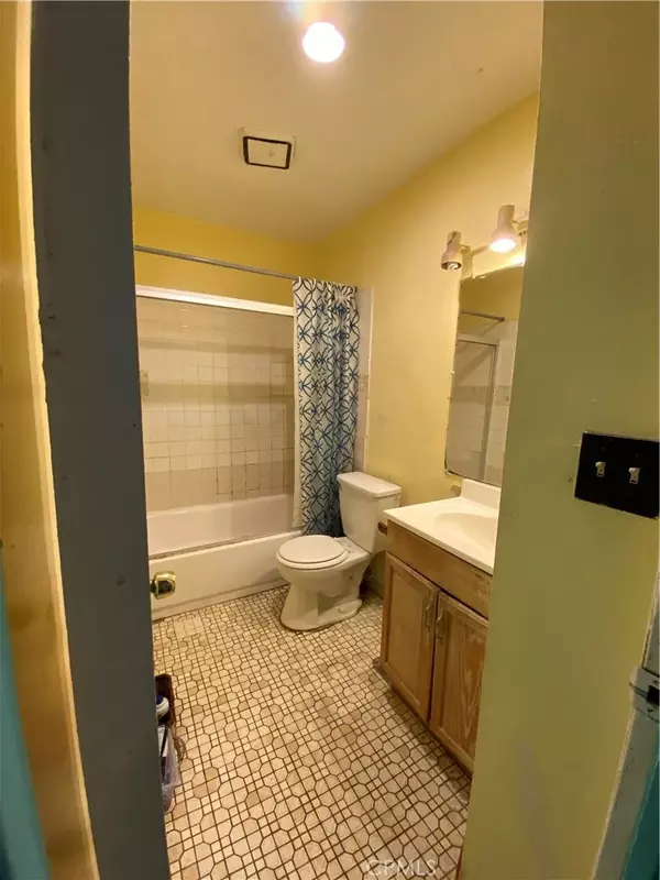 Santa Ana, CA 92701,1000 E Bishop Street #C2