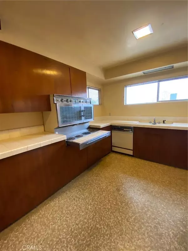 Signal Hill, CA 90755,3200 Cerritos Avenue