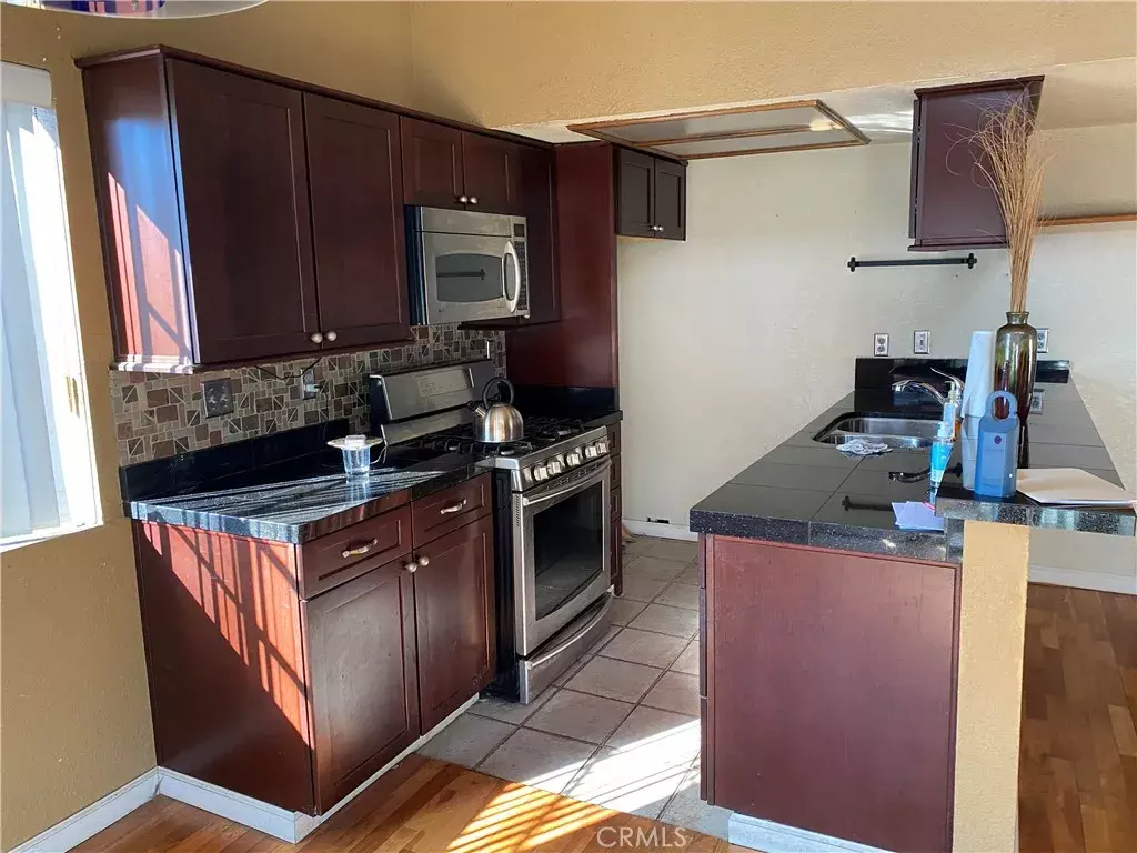 Van Nuys, CA 91406,15946 Vanowen Street #207