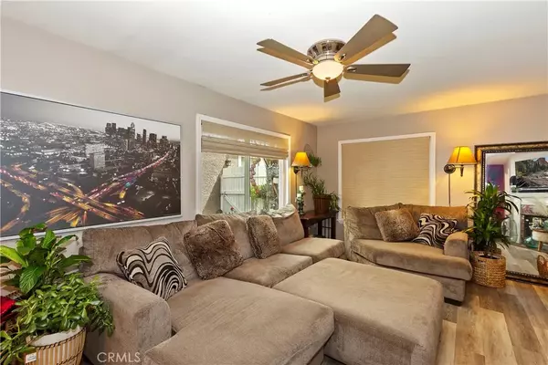 Castaic, CA 91384,31319 The Old Road #C