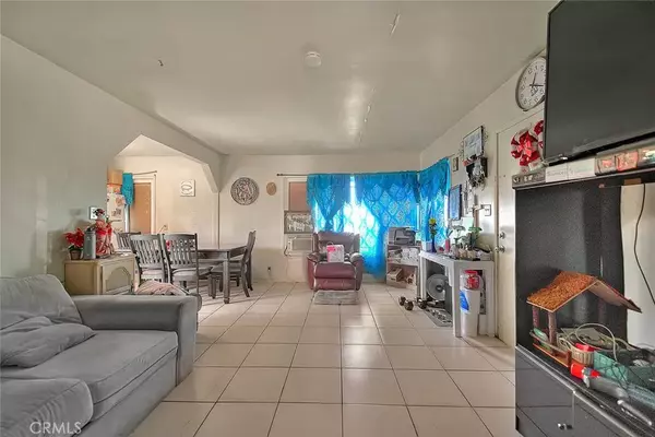 Santa Ana, CA 92707,414 E Central Avenue