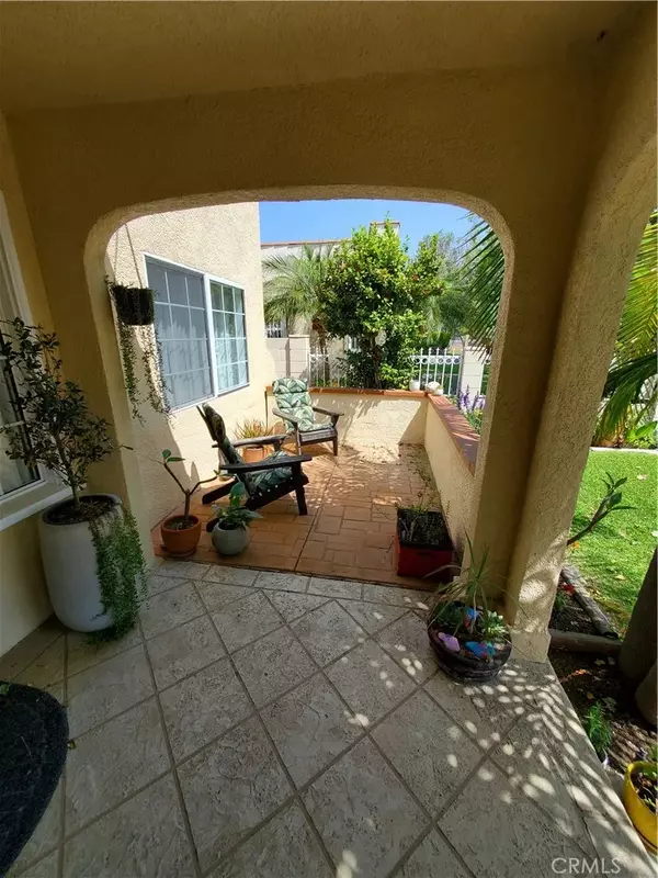 Santa Ana, CA 92701,814 S Hickory Street